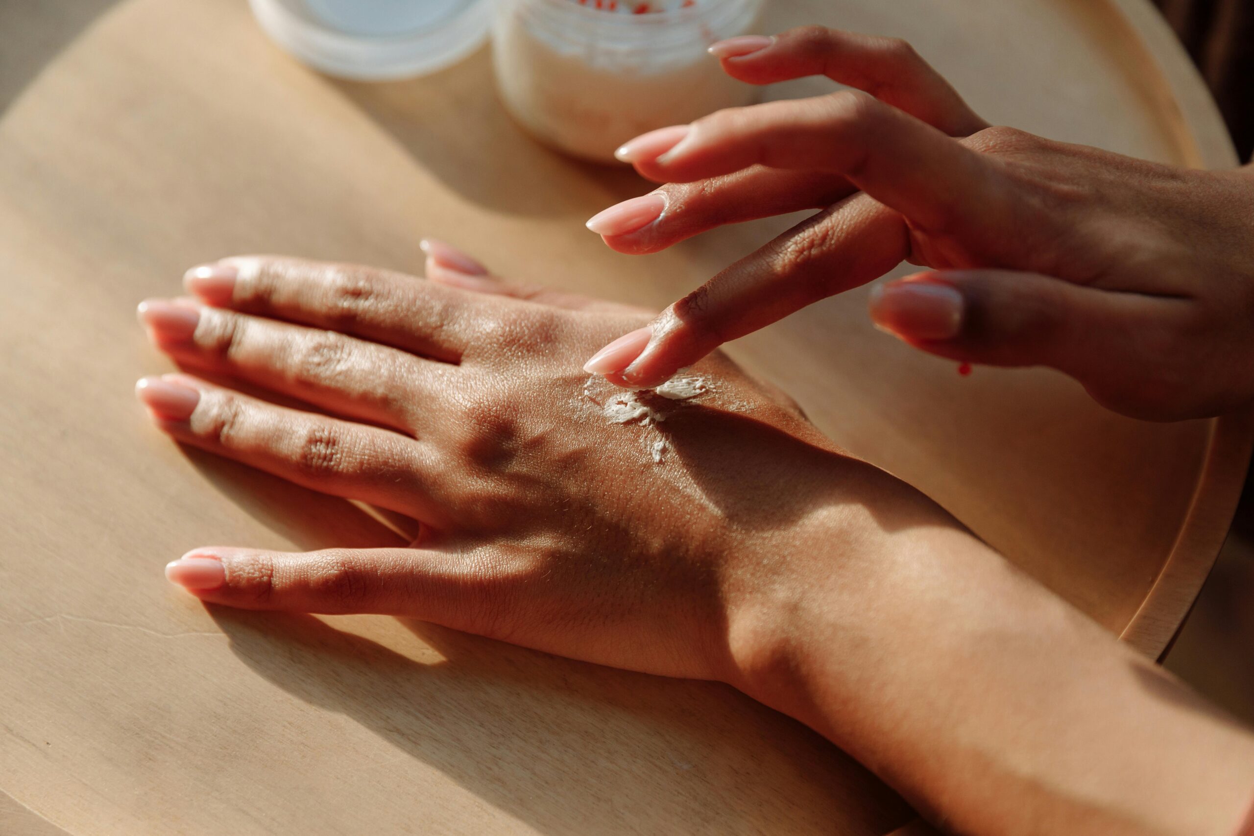 Redefiniendo el autocuidado: cómo el layering olfativo y las experiencias de perfumería fina están transformando la belleza